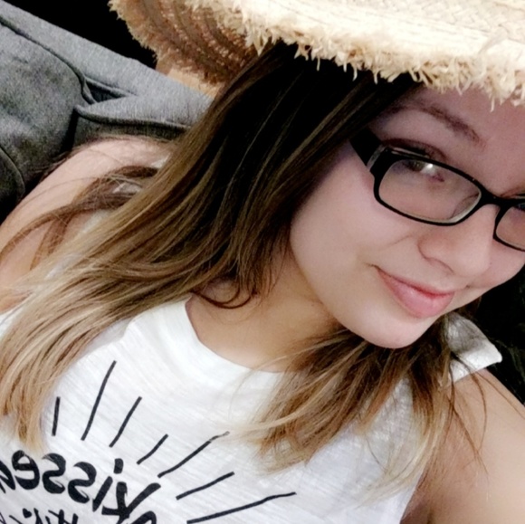 Meet your Posher, Cheyenne - Picture 5 of 8